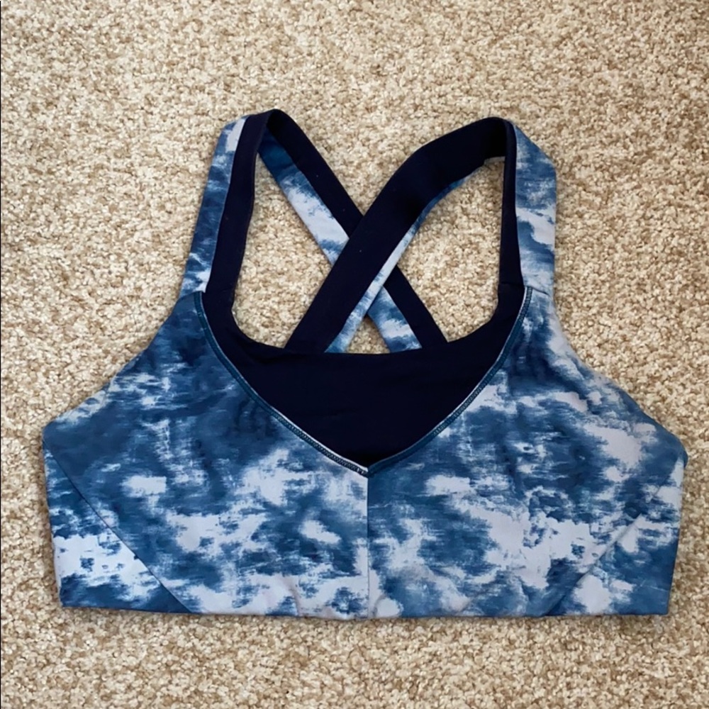 Lululemon crisscross sports bra!